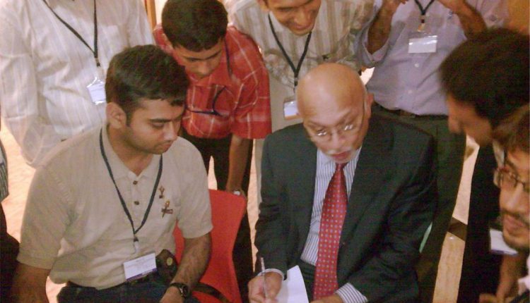 At the Second Asian and Third Indian Undergraduate Medical Students Conference, MEDICON was held at Mangalore in 2009. Interacting with Prof Vinay Kumar, Author of popular pathology textbooks including Robbins Basis of Pathology