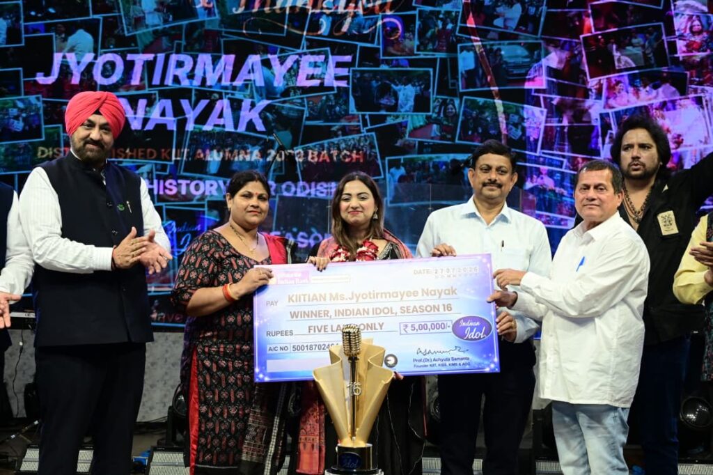 Indian Idol Winner Jyotirmayee Nayak Felicitated by
KIIT-DU; Founder Announces Rs 5 Lakh Cash Award